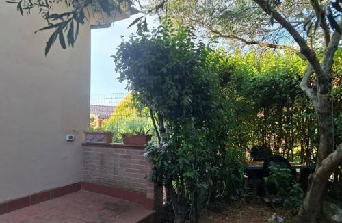 Pomaia Apartment | Appartamento con Piscina e Giardino