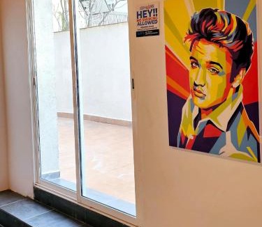 Embajadores Hostel | Arc House Pop Art