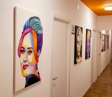 Embajadores Hostel | Arc House Pop Art