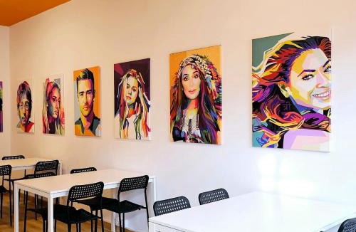 Embajadores Hostel | Arc House Pop Art