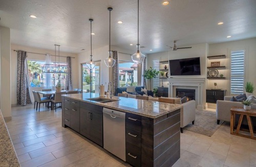 Santa Clara House | Arcadia 6 | BEST POOLSIDE LOCATION * Sleeps 16 * BBQ