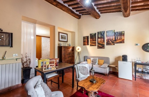 Vescovado Apartment | 'Arco - Antiche Dimore' with Shared Pool, Wi-Fi and Air Conditioning