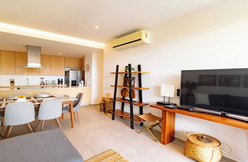 Flamingos Condo | Aria Ocean View Condo 206 by Kivoya