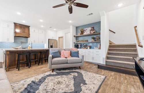 Central Arlington House | Arlington Retreat