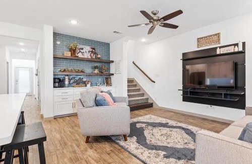Central Arlington House | Arlington Retreat