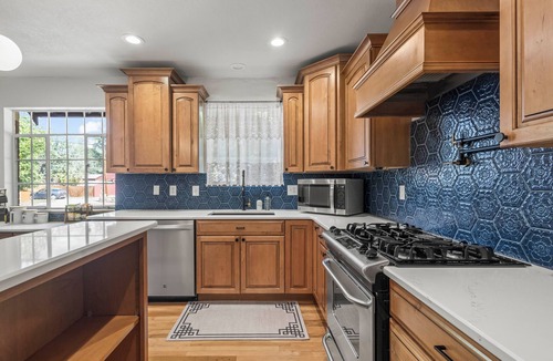 Canon City House | Art Deco House w/Hot Tub and Gym