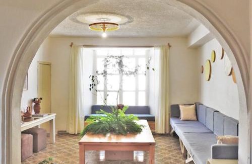 Del Cerrillo House | Artisanal-Casa in the Center of San Cris