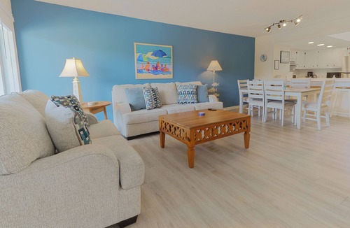 Morehead City Condo | Atlantic Beach Getaway Spacious 3-Level Condo: Walk to the Beach & Pool