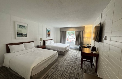 Downtown Squamish Hotel | August Jack Motor Inn