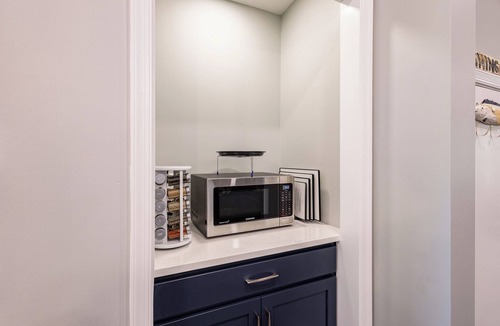 Cambridge House | Aurora Blue - A Stylish Experience