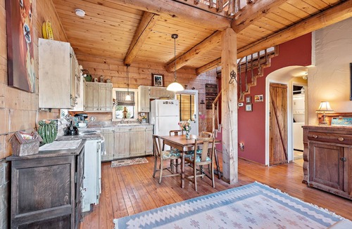Fredericksburg Cabin | Authentic log cabin - Short drive to Fredericksburg - Hill Country Views