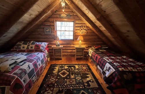 Wardsboro Cabin | Authentic Rustic Log Cabin minutes from Mount Snow and Stratton