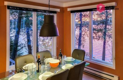 Saint-Denis-de-Brompton House | Aux Berges du Pont Suspendu - Chalet Île privée Spa Bord du lac - Estrie