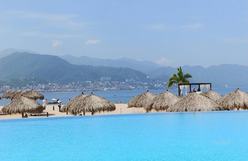 South Hotel Zone Condo | Available now! Beachside 2BR condo pools. 10min from PVR airport
