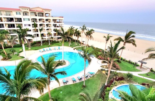 Zona Hotelera Condo | Award-winning Designer- Stunning Penthouse - Ocean Front Views - Prime location!