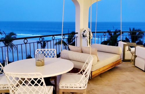 Zona Hotelera Condo | Award-winning Designer- Stunning Penthouse - Ocean Front Views - Prime location!