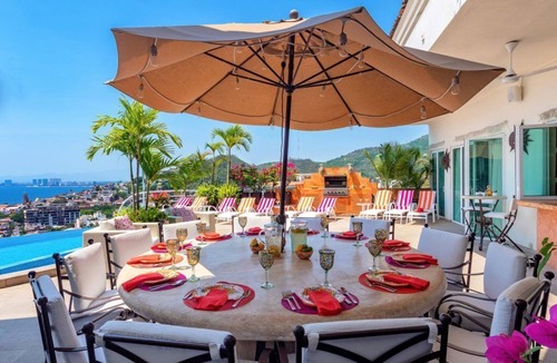Alta Vista Villa | Award Winning Villa, ocean view close downtown, great for big families or groups