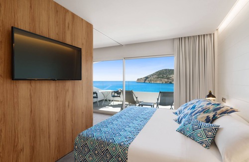 Camp de Mar Hotel | Bahía Suites Camp De Mar