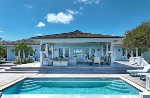 Hartswell Villa | Bakari House - Luxury Oceanfront Villa with Spectacular View, Pool, Spa and Dock
