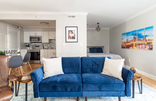 Rutledge Hill Condo | Balcony! Walk 2 Honkytonks|Free Parking