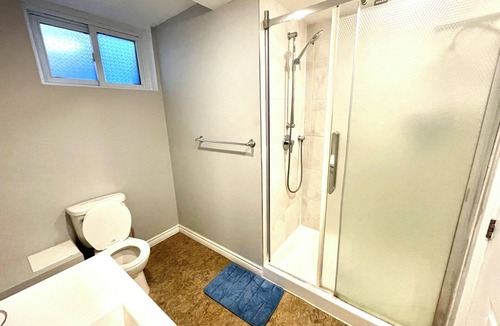 Sudbury House | Basement Queen Bedroom-C（Private Room，Shared Bathroom）