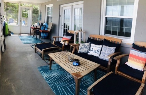 Point Lookout Cottage | 𝑩𝑨𝒀 𝑺𝑰𝑫𝑬 𝑹𝑬𝑻𝑹𝑬𝑨𝑻, ON THE SANDS OF THE 𝐂𝐇𝐄𝐒𝐀𝐏𝐄𝐀𝐊𝐄 𝐁𝐀𝐘