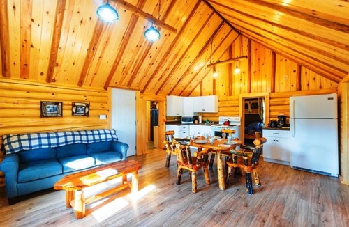 Sioux Narrows Nestor Falls Cottage | Bay View at White Pine Retreat - Super Cozy Cabin with Beautiful woodwork