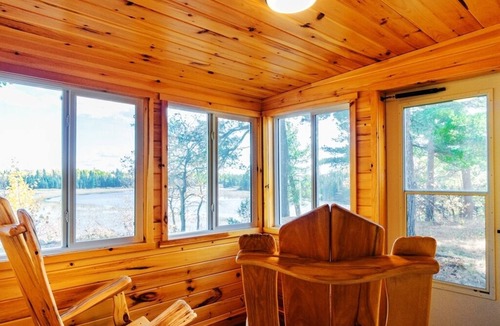 Sioux Narrows Nestor Falls Cottage | Bay View at White Pine Retreat - Super Cozy Cabin with Beautiful woodwork
