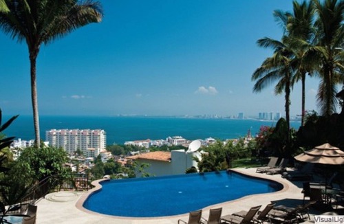 Romantic Zone Condo | Bay Views and Old Town Lights