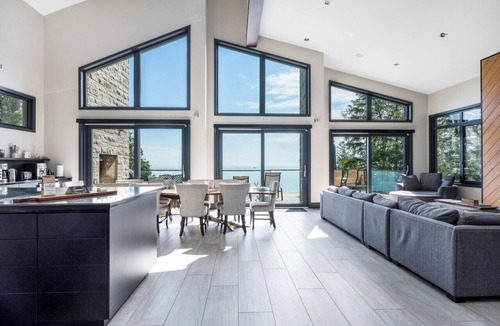 Meaford Cottage | Bayview Oasis: Luxe Lakeside Escape w/Pickleball
