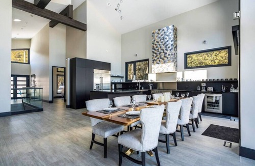 Meaford Cottage | Bayview Oasis: Luxe Lakeside Escape w/Pickleball