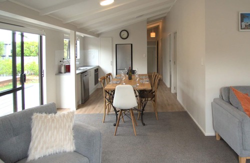 Matarangi House | Beach A 5 Minute Walk Away!