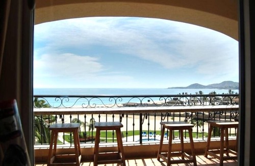 Zona Hotelera Condo | Beach Front Mañanitas 2 Bedroom Condo w/Spectacular Views! Free WiFi & Netflix!