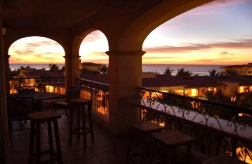 Zona Hotelera Condo | Beach Front Mañanitas 2 Bedroom Condo w/Spectacular Views! Free WiFi & Netflix!