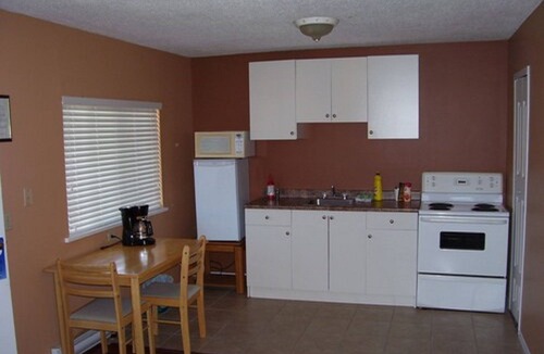 Delta Hotel | Beach Grove Motel