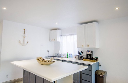 Costa House | BEACH-VIEWS - 4 BDR HOUSE - Sleeps 10 w/Free PKG