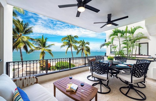 Colonia 5 de Diciembre Condo | BEACHFRONT 2-Bedroom Condo - New Dates Available - DOWNTOWN!