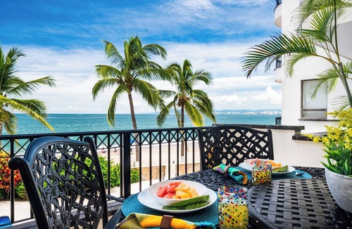 Colonia 5 de Diciembre Condo | BEACHFRONT 2-Bedroom Condo - New Dates Available - DOWNTOWN!