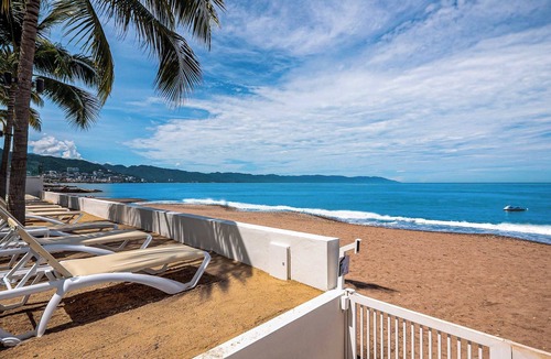 Las Glorias Apartment | Beachfront 2BR - Pools & Scenic Balcony Views
