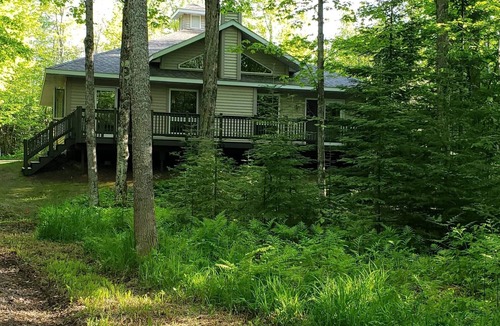 Ontonagon House | Beachfront 3-bedroom vacation home steps to Lake Superior