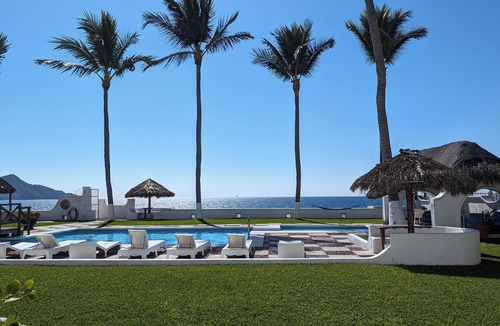 Manzanillo Condo | Beachfront 3 BR 2BA Condominium