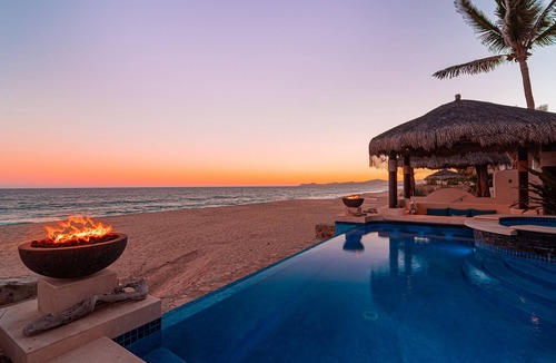 Buzzards House | Beachfront 3BD Villa with Private Pool
