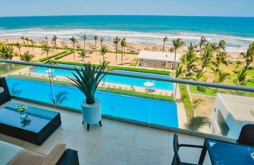 Cerritos Condo | Beachfront 4 bedroom condo with amazing views