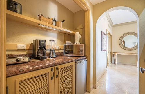 Los Cabos Condo | Beachfront 4th Floor with Stunning Views to Lands End, Medano Beach and Cabo San Lucas Bay