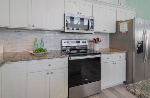 Port Bolivar House | Beachfront 5BR | Hot Tub, Game Room, Mini Golf & More