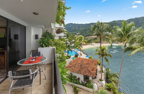 South Shore Hotel Area Apartment | Beachfront 7th Floor, Pool, Gym & Sunset Views