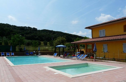 Puntone Apartment | Beachfront accommodation, swimming pool, AC, private terrace