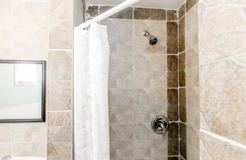 Wasaga Beach Hotel | Beachfront at Beach1 Motel