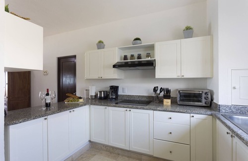 Flamingos Apartment | Beachfront condo in Flamingos Beach Club
