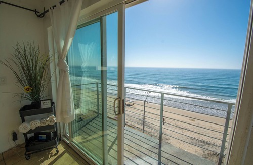 Costa Condo | BEACHFRONT CONDO - 2 Bdr 2 Bth